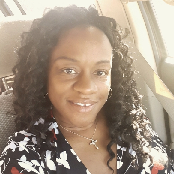 Meet your Posher, Cassandra - Picture 1 of 1